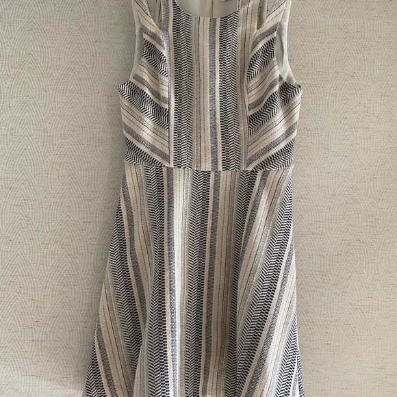 BCBG Generation dress with herringbone pattern - Picture 3 of 4